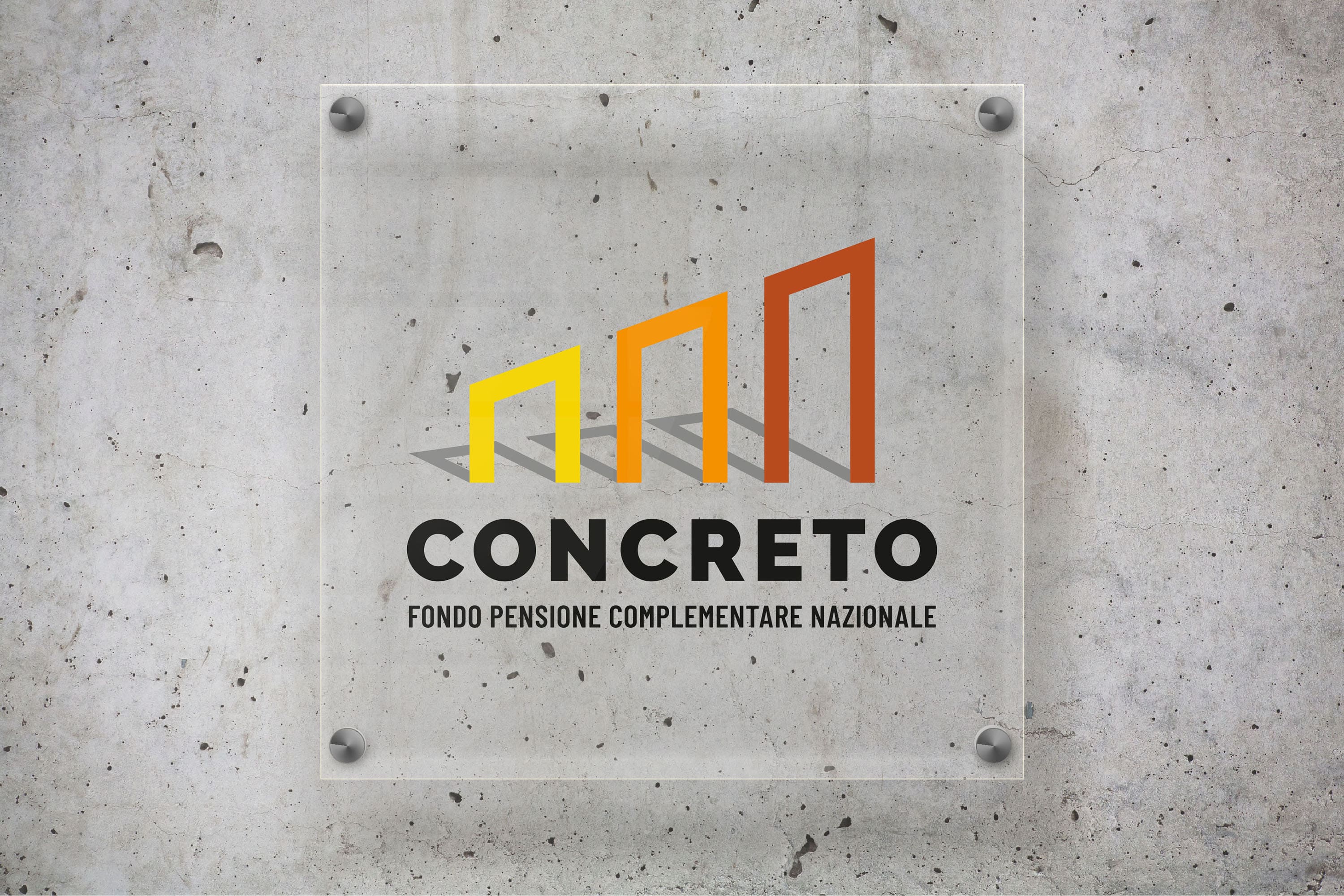 logo monocromatico fondo concreto su targa